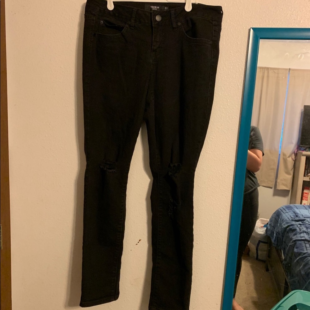 Size 10 Black Factory Distressing Torrid Skinny Jeans - Picture 1 of 5